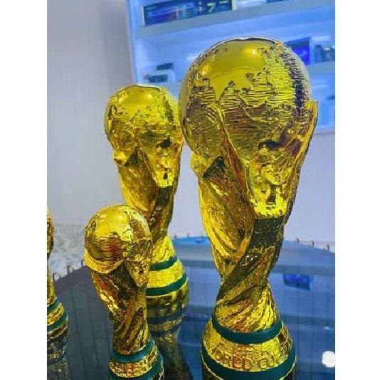 كأس العالم باحجام مختلفة